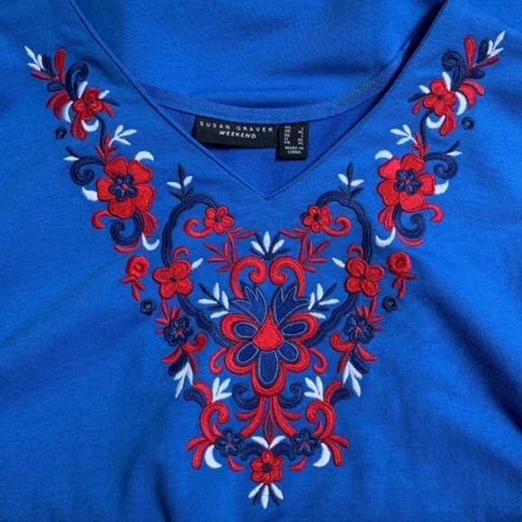 Susan Graver Weekend Embroidered Flower Stretch Knit Top Sz L Blue #257F - Picture 6 of 9
